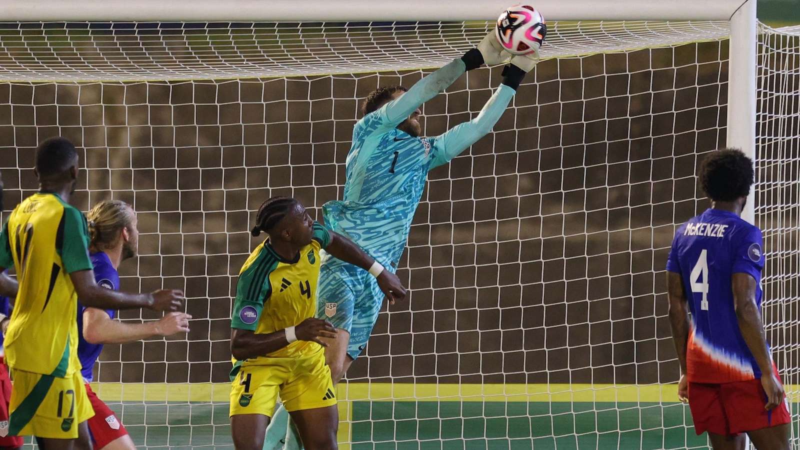 女双决赛：黄东萍／谭宁2：0完胜郑雨／张殊贤夺冠